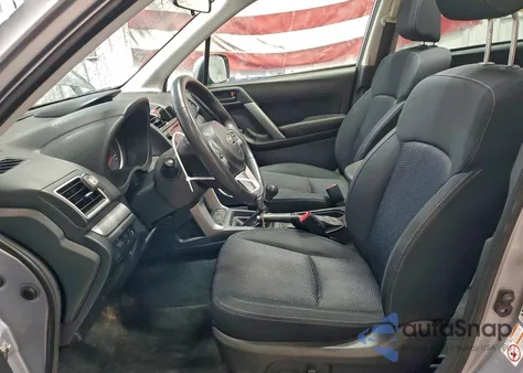 2018 Subaru Forester 2.5I Premium z USA, uszkodzony, nr VIN JF2SJAEC9JG513000